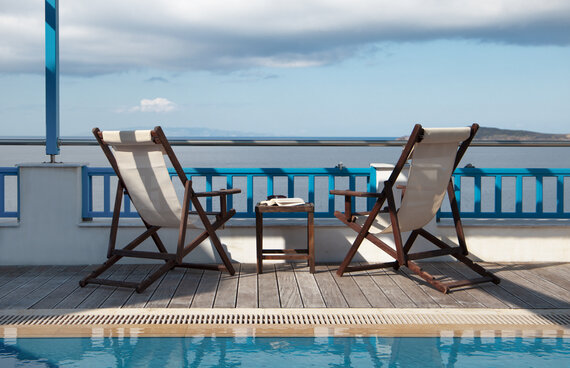 villa-blue-waves